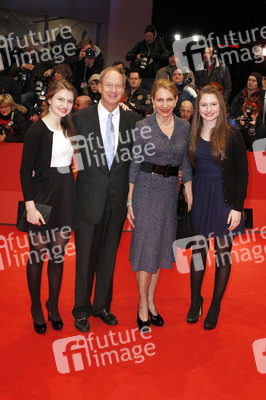 John B. Emerson mit Gattin Kimberly Emerson und Töchtern Hayley und Taylor