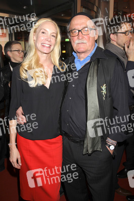 Hans W. Geissendörfer mit Begleitung