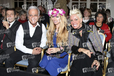 'art & design von Liz Malraux' Fashion Show, Hamburg