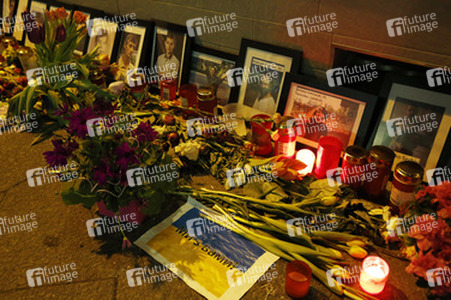 Kerzen vor der Ukrainischen Botschaft, Berlin