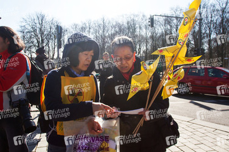 Anti-Atom Demonstration vor der japanischen Botschft, Berlin