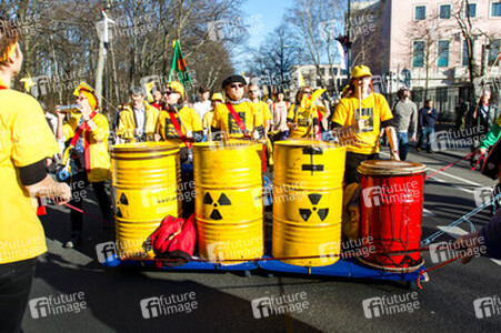 Anti-Atom Demonstration vor der japanischen Botschft, Berlin