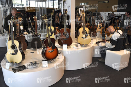 Yamaha, Gitarren