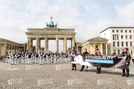 Tierkörperaktion vor dem Brandenburger Tor, Berlin