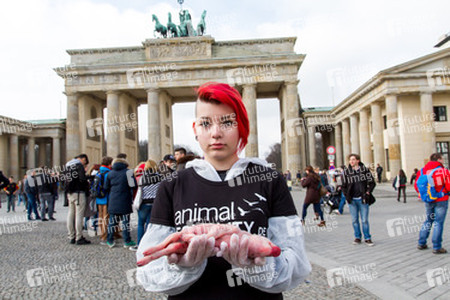Tierkörperaktion vor dem Brandenburger Tor, Berlin