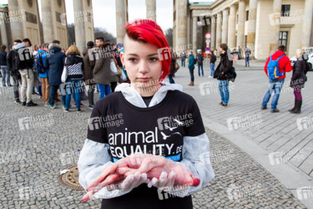 Tierkörperaktion vor dem Brandenburger Tor, Berlin