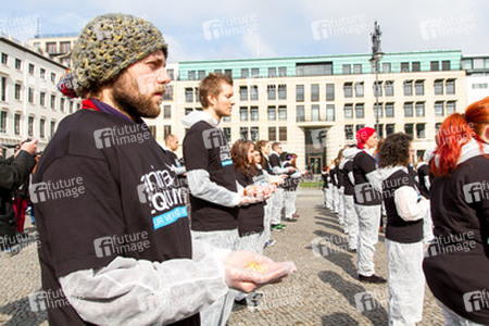 Tierkörperaktion vor dem Brandenburger Tor, Berlin