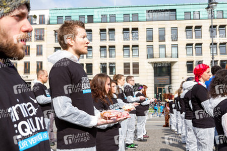 Tierkörperaktion vor dem Brandenburger Tor, Berlin