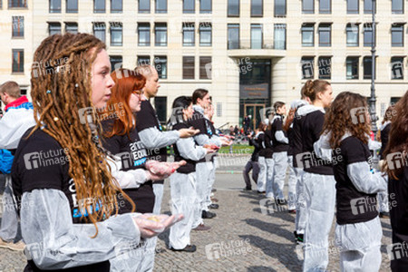 Tierkörperaktion vor dem Brandenburger Tor, Berlin