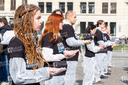 Tierkörperaktion vor dem Brandenburger Tor, Berlin