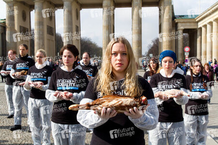 Tierkörperaktion vor dem Brandenburger Tor, Berlin