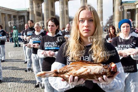 Tierkörperaktion vor dem Brandenburger Tor, Berlin