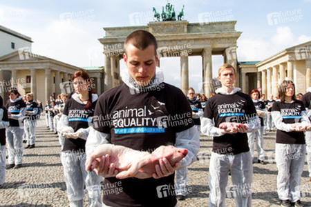 Tierkörperaktion vor dem Brandenburger Tor, Berlin