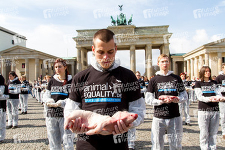 Tierkörperaktion vor dem Brandenburger Tor, Berlin