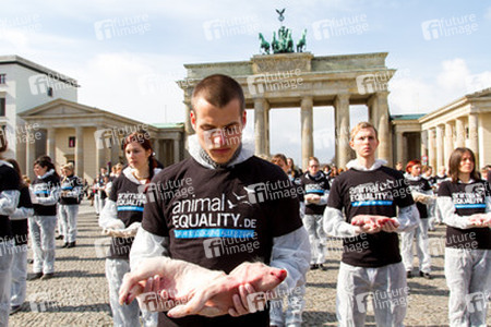 Tierkörperaktion vor dem Brandenburger Tor, Berlin