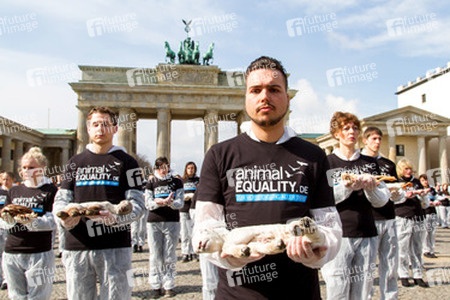 Tierkörperaktion vor dem Brandenburger Tor, Berlin