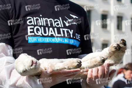 Tierkörperaktion vor dem Brandenburger Tor, Berlin