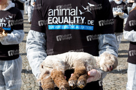 Tierkörperaktion vor dem Brandenburger Tor, Berlin