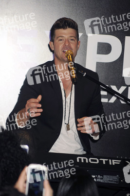 Robin Thicke beim Express Times Square Grand Opening Event, New York