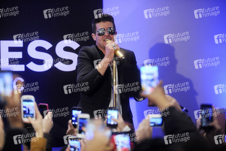 Robin Thicke beim Express Times Square Grand Opening Event, New York