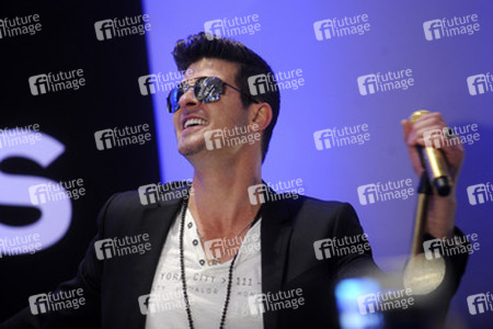 Robin Thicke beim Express Times Square Grand Opening Event, New York
