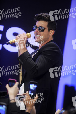 Robin Thicke beim Express Times Square Grand Opening Event, New York