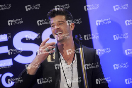 Robin Thicke beim Express Times Square Grand Opening Event, New York