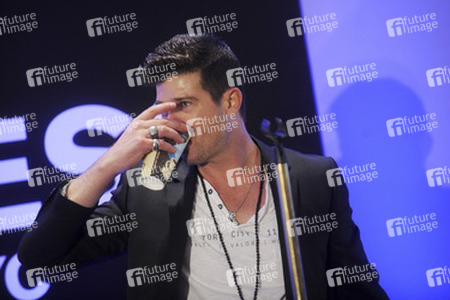Robin Thicke beim Express Times Square Grand Opening Event, New York