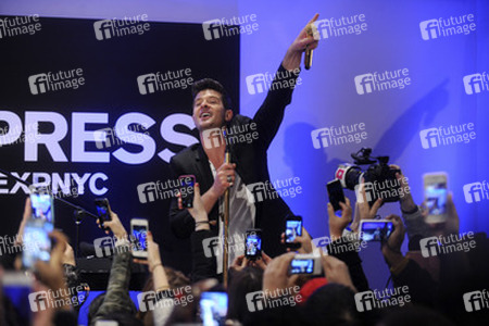 Robin Thicke beim Express Times Square Grand Opening Event, New York