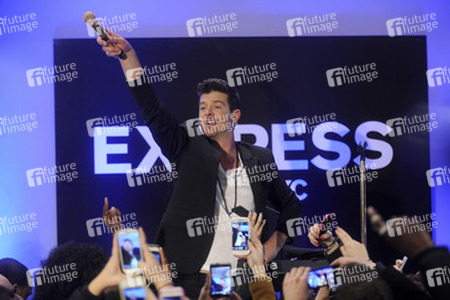 Robin Thicke beim Express Times Square Grand Opening Event, New York