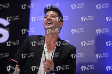 Robin Thicke beim Express Times Square Grand Opening Event, New York