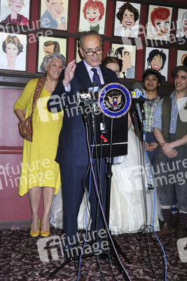 U.S. Senator Charles E. Schumer Berkanntgabe, New York