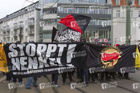 Demonstration vor dem Privathaus von Innensenator Henkel, Berlin