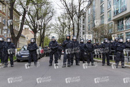 Demonstration vor dem Privathaus von Innensenator Henkel, Berlin