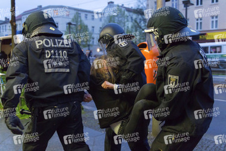 Demonstration vor dem Privathaus von Innensenator Henkel, Berlin