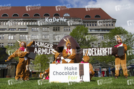 Osterhasen-Demo vor dem KaDeWe, Berlin