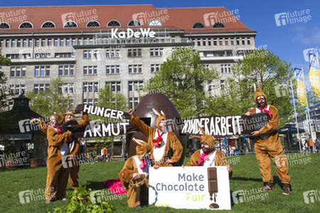 Osterhasen-Demo vor dem KaDeWe, Berlin
