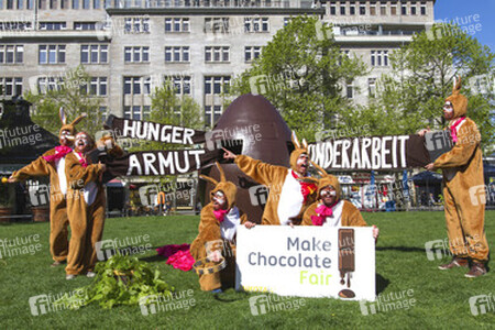 Osterhasen-Demo vor dem KaDeWe, Berlin