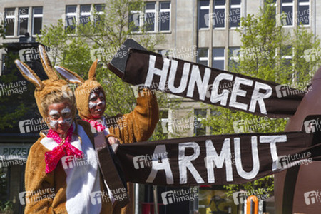 Osterhasen-Demo vor dem KaDeWe, Berlin
