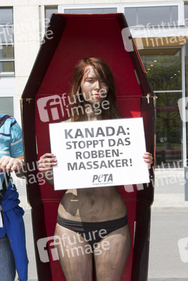 PETA Demonstration gegen das Robbenschlachten, Berlin