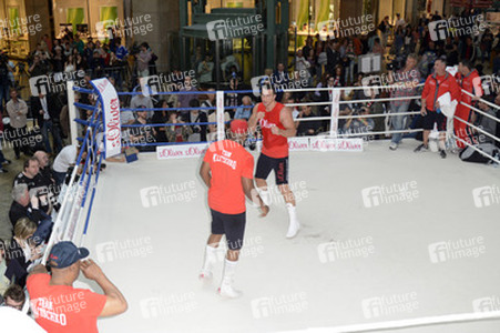 Wladimir Klitschko trainiert im Einkaufszentrum, Oberhausen