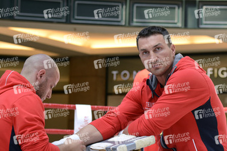 Wladimir Klitschko trainiert im Einkaufszentrum, Oberhausen