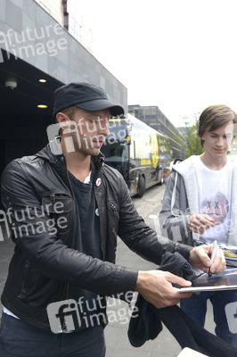Chris Martin vor dem Hyatt Hotel, Köln
