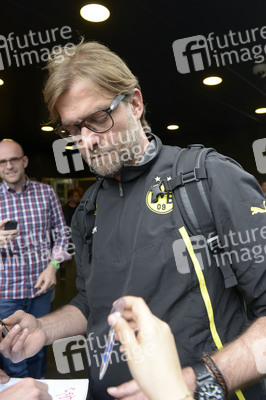 Jürgen Klopp verlässt das Hyatt Hotel, Köln