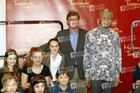 Enhüllung der Wachsfigur von Nelson Mandela,  Berlin