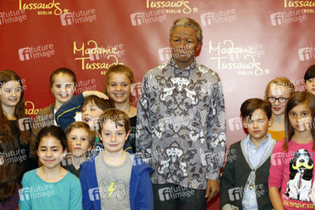 Enhüllung der Wachsfigur von Nelson Mandela,  Berlin