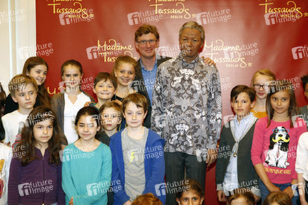 Enhüllung der Wachsfigur von Nelson Mandela,  Berlin