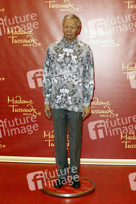 Enhüllung der Wachsfigur von Nelson Mandela,  Berlin