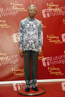 Enhüllung der Wachsfigur von Nelson Mandela,  Berlin