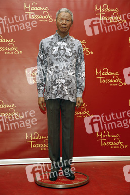 Enhüllung der Wachsfigur von Nelson Mandela,  Berlin